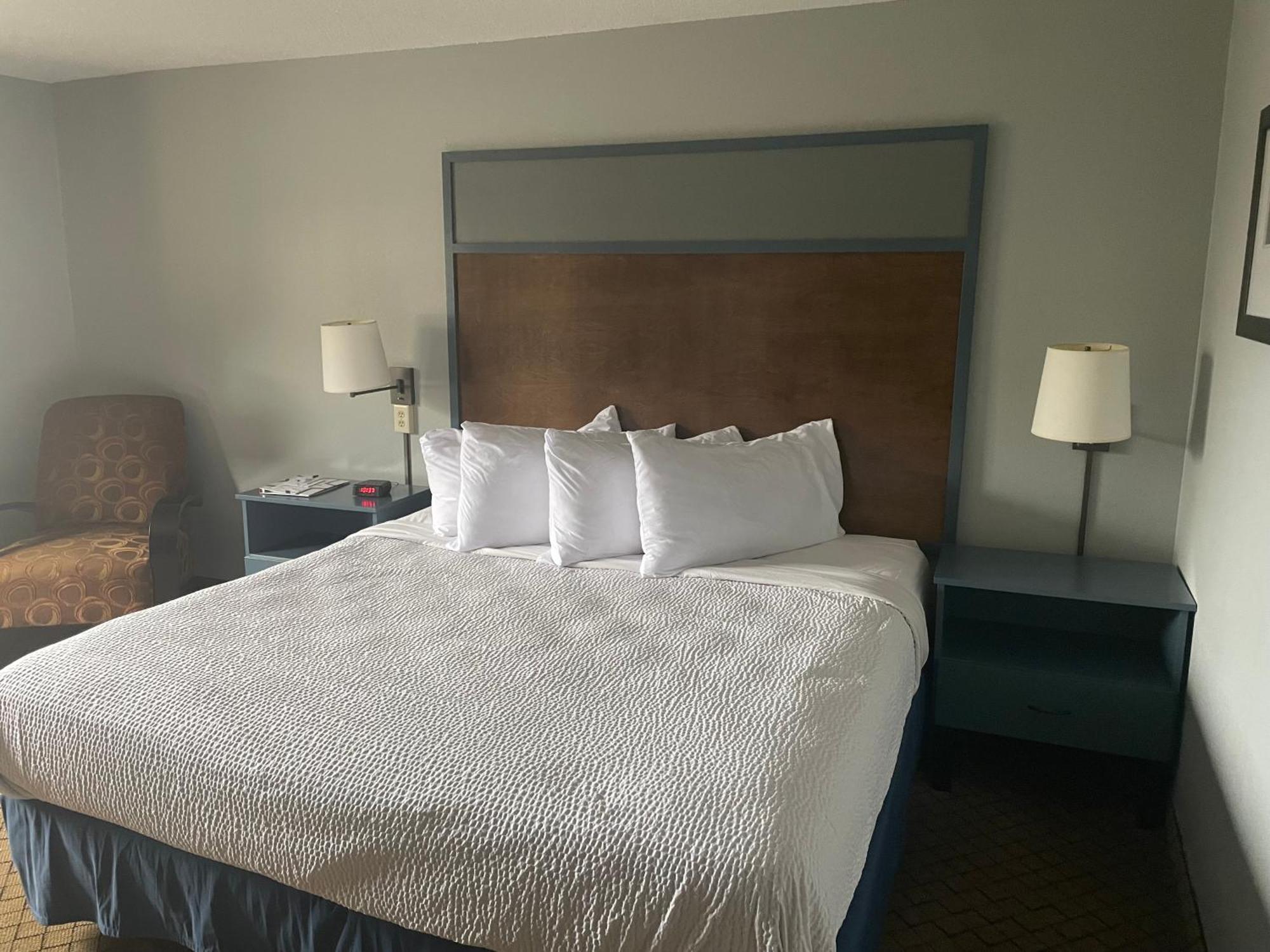 Americinn By Wyndham Hartford Wi Buitenkant foto