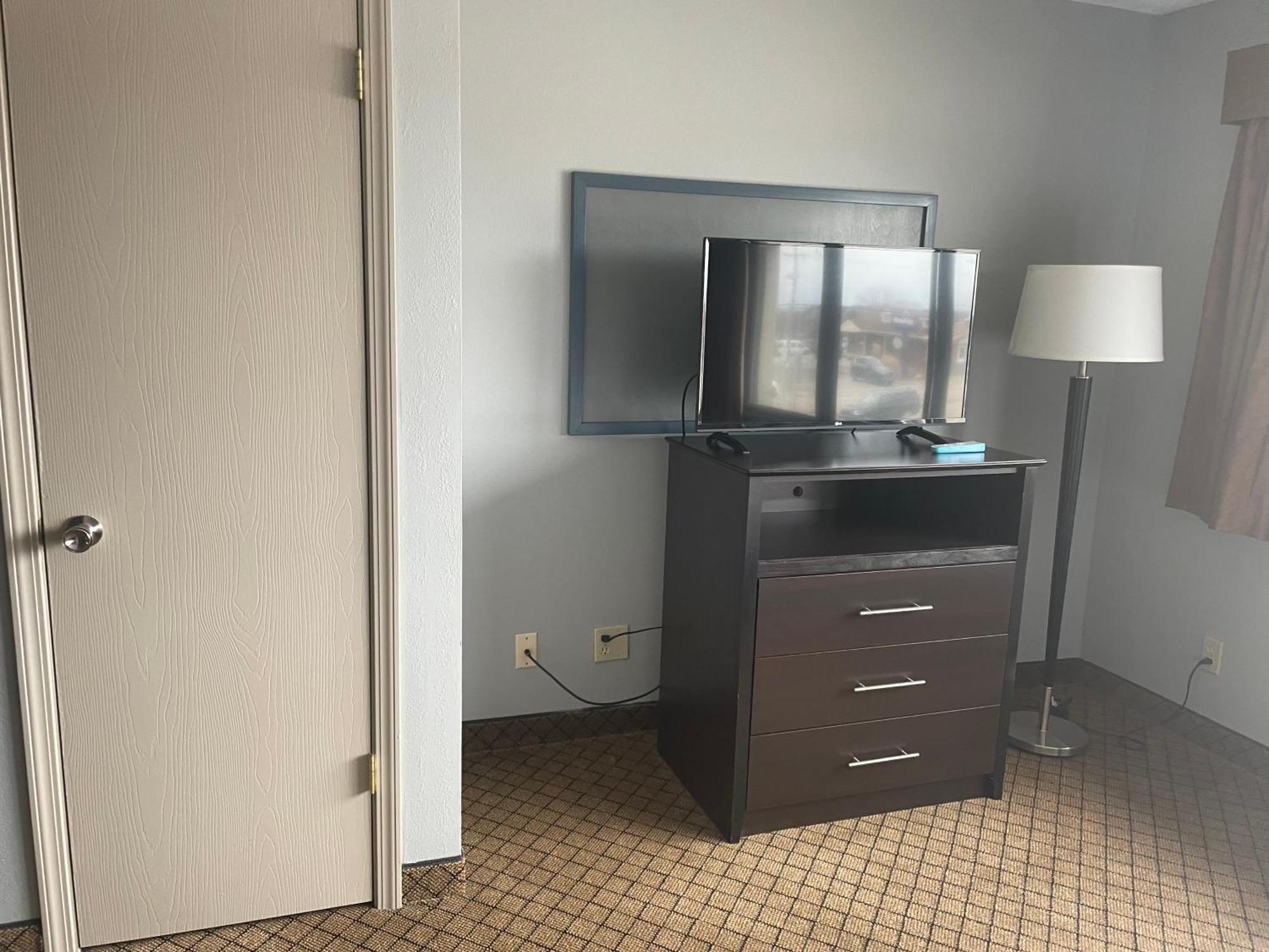 Americinn By Wyndham Hartford Wi Buitenkant foto