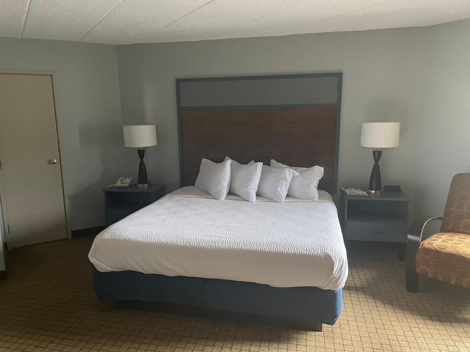 Americinn By Wyndham Hartford Wi Buitenkant foto