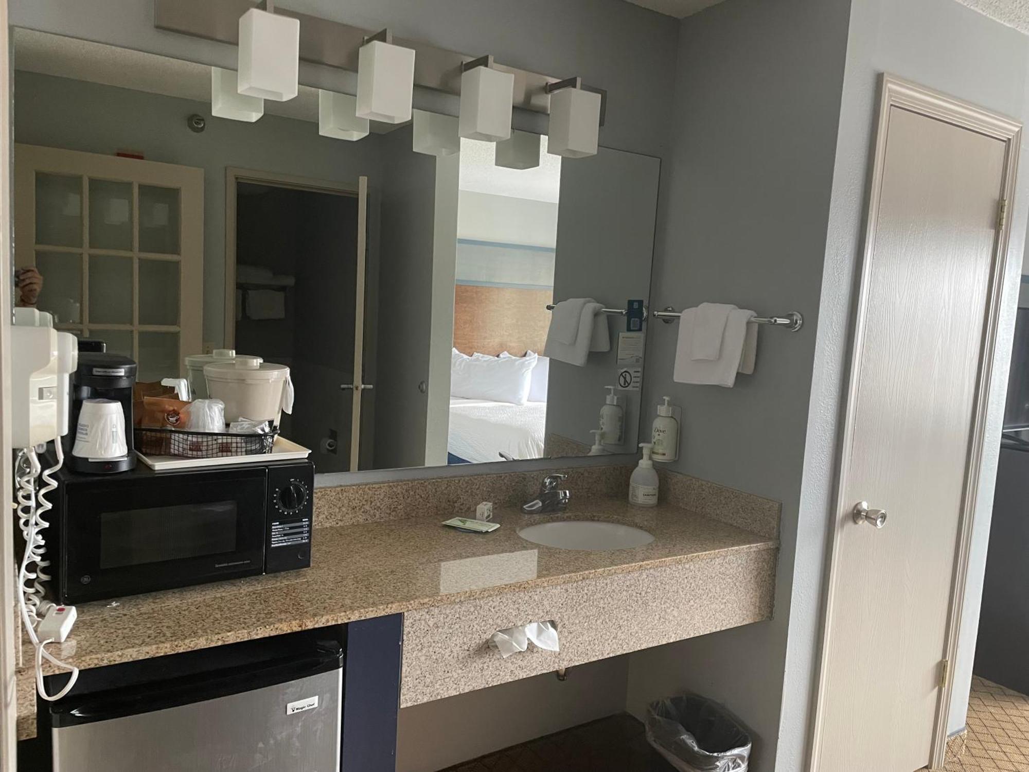 Americinn By Wyndham Hartford Wi Buitenkant foto